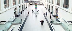 Ziel Dresden. Der dortige Hauptbahnhof ist aufwendig umgebaut worden. Nach dem Streckenausbau wird er von Berlin aus in Rekordzeit zu erreichen sein. Foto: dpa/Arno Burgi