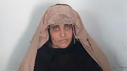 Die am Mittwoch in Pakistan Festgenommene Sharbat Gul oder Sharbat Bibi auf einem Foto der Polizei. 