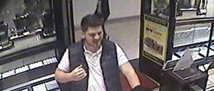 Der gesuchte Räuber im Tempelhofer Juwelierladen. 