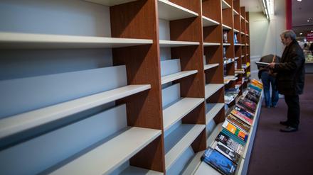 Leere im Bücherregal. Müssen kleinere Verlage aufgrund des BGH-Urteils um ihre Existenz bangen?