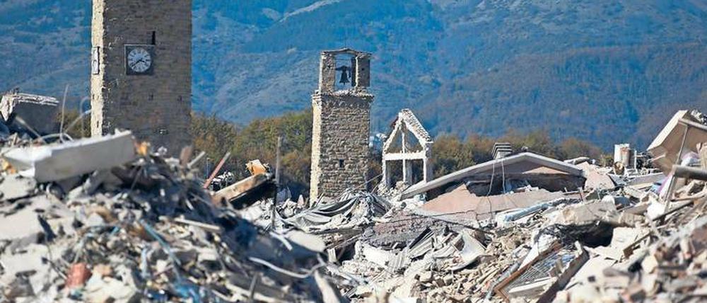 Nicht viel übrig. In Amatrice, wo die Erde bereits im August bebte, liegt die Innenstadt in Trümmern.