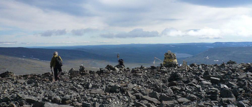 Das Bild zeigt den Ausblick vom Berg Haltintunturi in Richtung Finnland.
