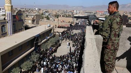 In Afghanistan müssen Schiiten vor dem IS geschützt werden.