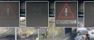 Baugefahr. Der Autobahn-Stadtring A 100 soll nur noch bis zum Treptower Park führen. Auf den anschließenden Weiterbau bis zur Frankfurter Allee/Storkower Straße will die Koalitions-Verhandlungsrunde Mobilität dagegen verzichten. 