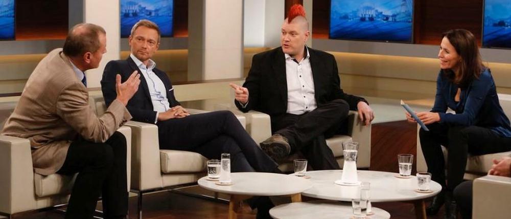 Streithähne. Anne Will hatte FDP-Mann Christian Lindner zwischen Manfred Spitzer (links) und Blogger Sascha Lobo gesetzt. Eine gute Entscheidung.