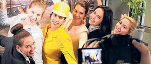 Sie haben es geschafft. Flugbegleiterinnen der Lufthansa. 