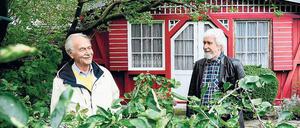 Klaus Laschner (l.) engagiert sich für die Kolonie Bocksfelde. Rainer Spitalny (r.) ist der heutige Pächter der Parzelle.