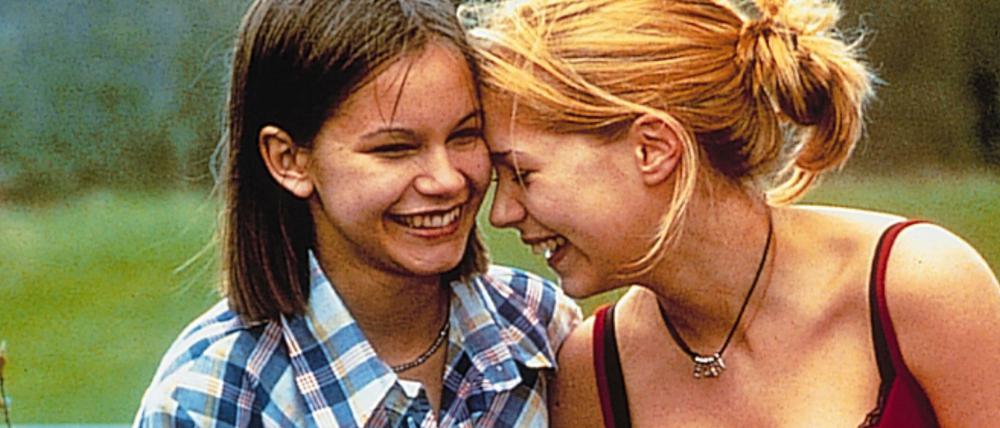 In Lukas Moodysoons Film "Raus aus Åmål" (1998) verlieben sich zwei Schülerinnen.