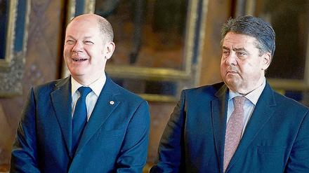 Ob einer von beiden für die SPD antritt? Olaf Scholz (links) hält sich zur K-Frage allgemein und Sigmar Gabriel eher bedeckt.