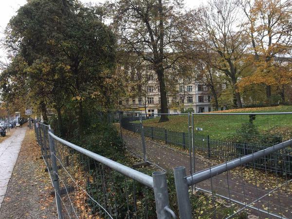 Bauzäune sollen Kinder und Hunde daran hindern, an die Köder zu kommen.