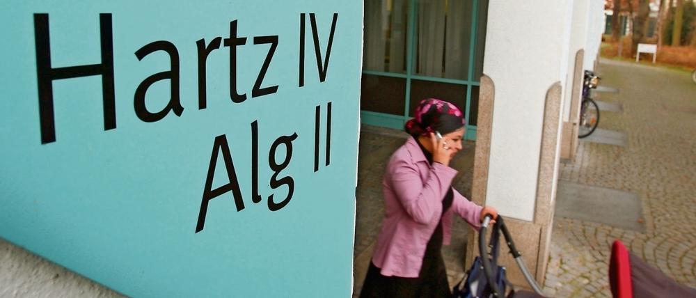 derzeit gibt es insgesamt 5,9 Millionen Hartz-IV-Bezieher, darunter 4,3 Erwerbsfähige.