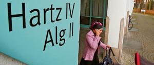 derzeit gibt es insgesamt 5,9 Millionen Hartz-IV-Bezieher, darunter 4,3 Erwerbsfähige.