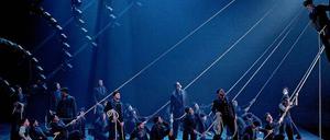 Steuermann, halt die Wacht. Szene aus der Dessauer "Holländer"-Inszenierung.