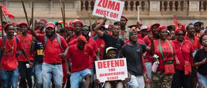 Tausende Demonstranten wie hier in Pretoria forderten den Rücktritt des Präsidenten.