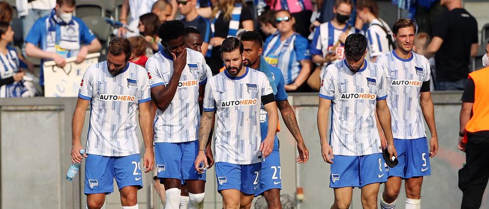 Nach einigen heftigen Niederlagen ließen Herthas Spieler auch schon mal die Köpfe hängen.