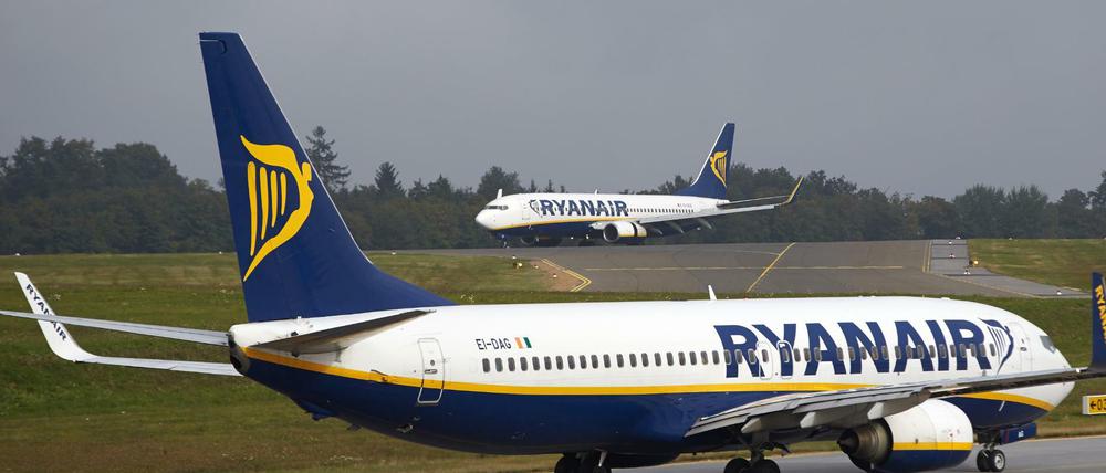 Maschinen vom Typ Boeing 737-800 des irischen Billigfliegers Ryanair auf dem Vorfeld des Flughafens Hahn in Lautzenhausen (Rheinland-Pfalz).
