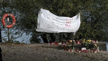 An der Kennedybrücke ist ein 16-jähriger bei einem Messerangriff tödlich verletzt worden. 