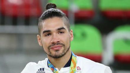 Louis Smith (rechts im Bild) hat sich inzwischen für den Vorfall entschuldigt.