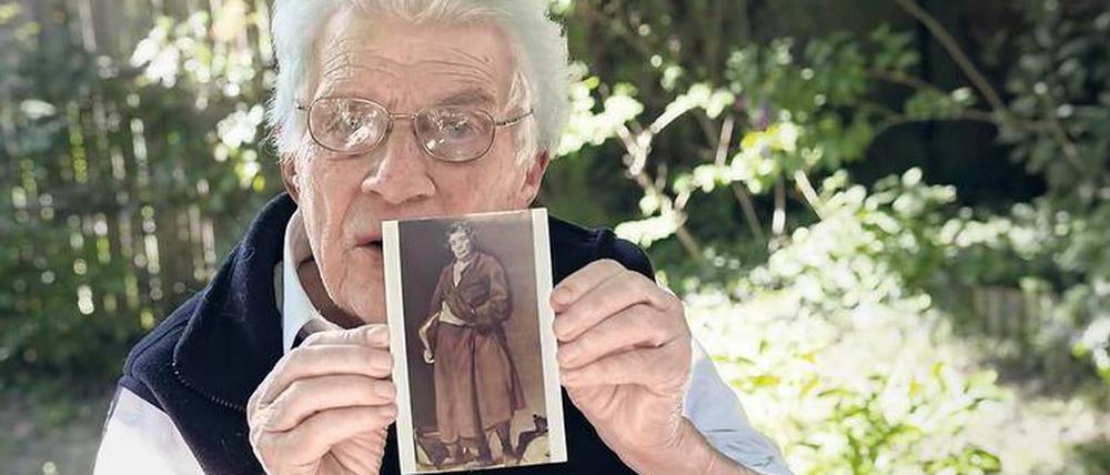 Der Geschichtenerzähler. John Berger mit Velázquez’ Äsop als Schutzheiligem. Szene aus Cordelia Dvoráks Film, der am Montag in der Volksbühne gezeigt wird.