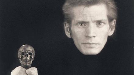 Selbstporträt von Robert Mapplethorpe, 1988.