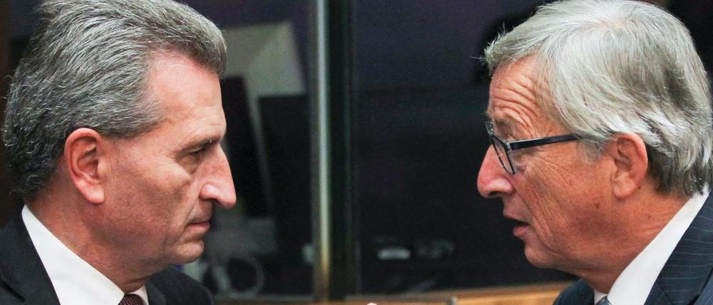 EU-Kommissionspräsident Jean-Claude Juncker (r) und EU-Kommissar Günther Oettinger.