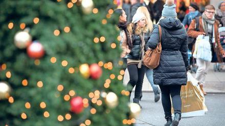 Noch ist viel Zeit zur Geschenkesuche. Mit dem verkaufsoffenen Sonntag bahnt sich das Weihnachtsgeschäft aber schon an. 