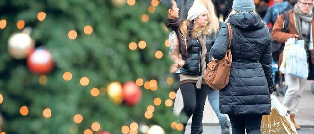Noch ist viel Zeit zur Geschenkesuche. Mit dem verkaufsoffenen Sonntag bahnt sich das Weihnachtsgeschäft aber schon an. 