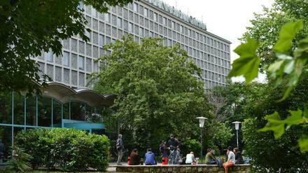 Die Gedenkbibliothek in Kreuzberg platzt aus allen Nähten. 