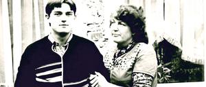 Eng verbunden. Irmgard Bittner und ihr mittlerer Sohn Michael auf einem Bild aus den 1980er Jahren.