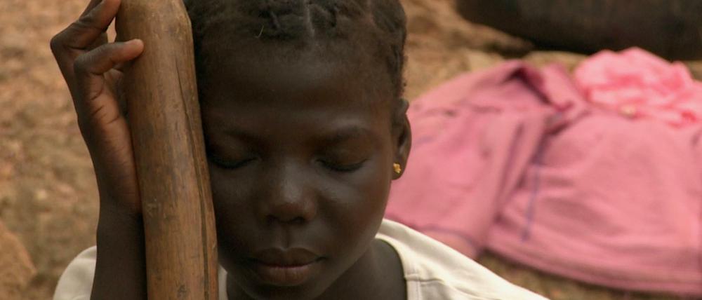 Verloren. Die im Bürgerkrieg verwundete Arlette ist Protagonistin von „Cahier Africain“. Die Doku von Heidi Specogna erhielt die erstmals vergebene Silberne Taube für Demokratie und Menschrechte.