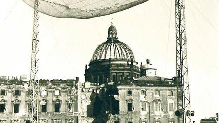 Das Berliner Stadtschloss, 1947, vom Lustgarten aus gesehen.