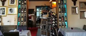 Endlich mal weniger Folklore als bei anderen griechischen Restaurants: das Epavlis in Charlottenburg.