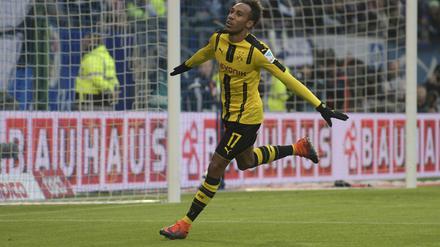 Der Mann des Tages. Dortmunds Pierre-Emerick Aubameyang traf viermal beim Sieg in Hamburg.