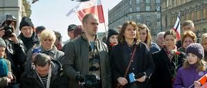 Putin war schuld. Die Reporterin Nina (Beata Fido) recherchiert im Film "Smolensk" den Flugzeugabsturz von 2010 im Sinne der neurechten Verschwörungstheorie.