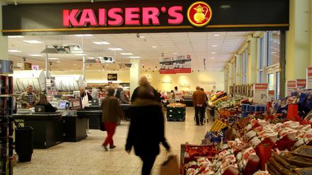 Wer übernimmt welche Kaiser's-Filialen in Berlin - Edeka oder Rewe? Darüber streiten die beiden Unternehmen noch.