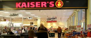 Wer übernimmt welche Kaiser's-Filialen in Berlin - Edeka oder Rewe? Darüber streiten die beiden Unternehmen noch.