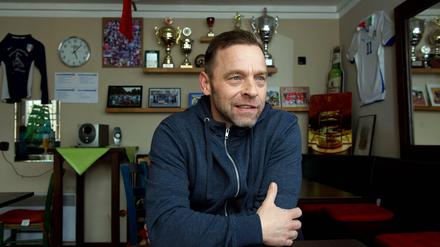Thomas Häßler, Weltmeister, Europameister, Spandauer, Trainer bei "Club Italia". Hier im Vereinsheim am Spandauer Damm.