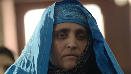 Sharbat Gula bei ihrer Abschiebung am Mittwoch. 