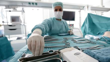 Vor der Operation. Hamburg und Bayern wollen einen Fonds für die Opfer von Behandlungsfehlern.