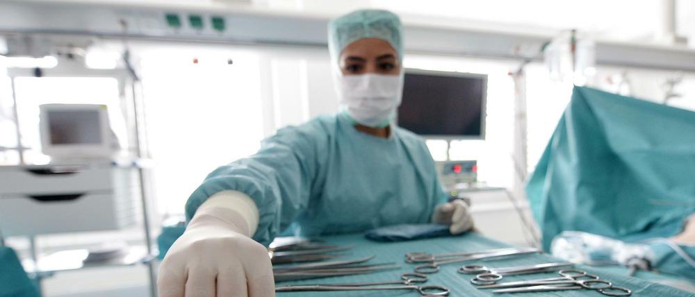 Vor der Operation. Hamburg und Bayern wollen einen Fonds für die Opfer von Behandlungsfehlern.