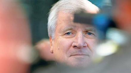 Kleines Sorry. Horst Seehofer hat sich so was wie eine Entschuldigung bei der Kanzlerin abgerungen.