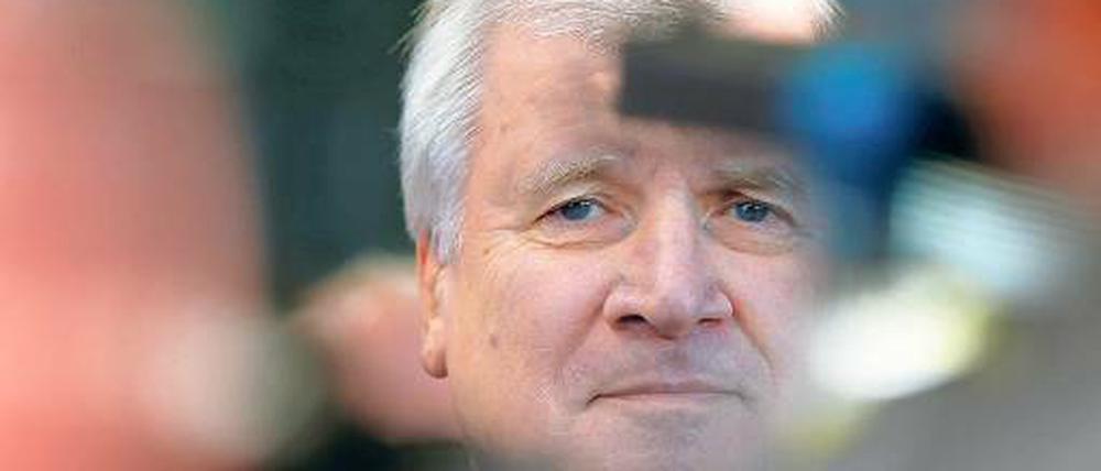 Kleines Sorry. Horst Seehofer hat sich so was wie eine Entschuldigung bei der Kanzlerin abgerungen.