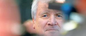 Kleines Sorry. Horst Seehofer hat sich so was wie eine Entschuldigung bei der Kanzlerin abgerungen.
