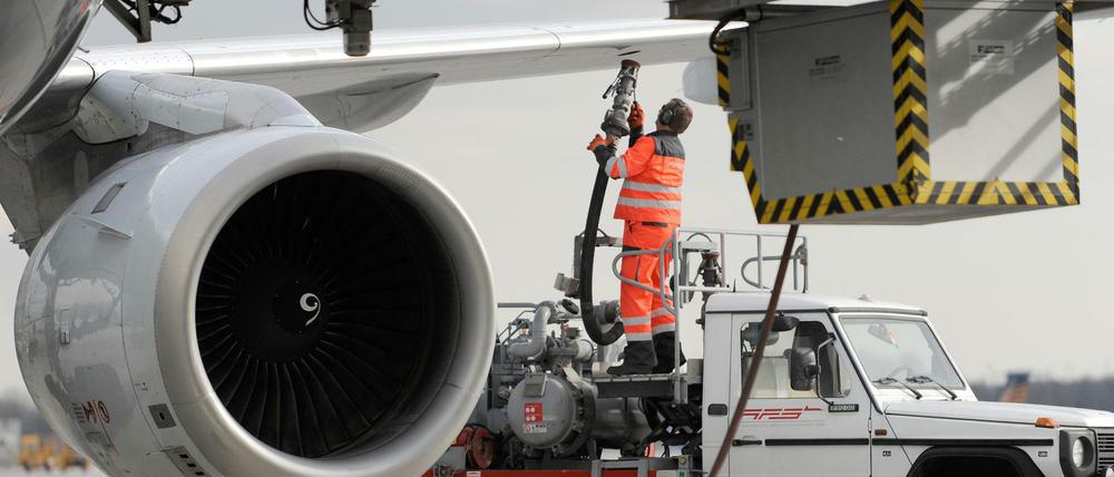 6,9 Milliarden Euro entgehen dem Finanzminister jedes Jahr durch die Steuerbefreiung für Kerosin im internationalen Flugverkehr. Aber Subvention sei das keine, argumentiert das Finanzministerium.