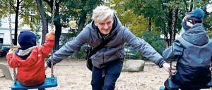 Entspannter Papa. Mit Freunden Kinder zu haben, kann einfacher sein als in einer Beziehung, meint der Autor Jochen König. 