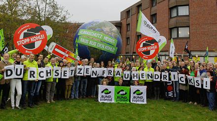 Umweltministerin Hendricks muss den Kohleausstieg deutlich vor 2030 durchsetzen, fordern Umweltschützer. 