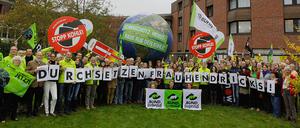 Umweltministerin Hendricks muss den Kohleausstieg deutlich vor 2030 durchsetzen, fordern Umweltschützer. 