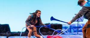 Geschwisterkampf: Mathias Becker als Raff (rechts) und Sopranistin Meechot Marrero als Lena (links).