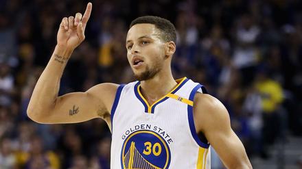 Stephen Curry feierte seinen neuen Rekord ganz lässig.