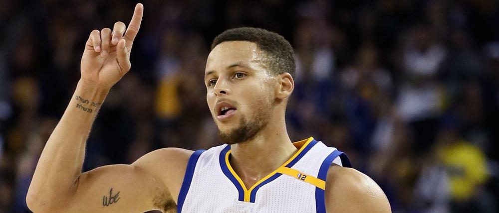 Stephen Curry feierte seinen neuen Rekord ganz lässig.